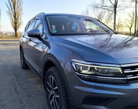 Серый Фольксваген Tiguan Allspace, объемом двигателя 2 л и пробегом 260 тыс. км за 25999 $, фото 4 на Automoto.ua