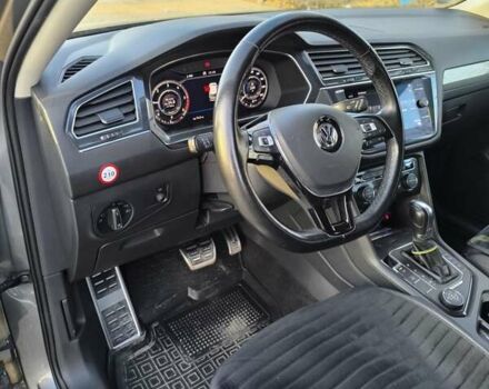 Серый Фольксваген Tiguan Allspace, объемом двигателя 2 л и пробегом 260 тыс. км за 25999 $, фото 1 на Automoto.ua
