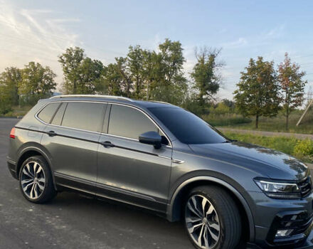 Сірий Фольксваген Tiguan Allspace, об'ємом двигуна 2 л та пробігом 64 тис. км за 22600 $, фото 7 на Automoto.ua