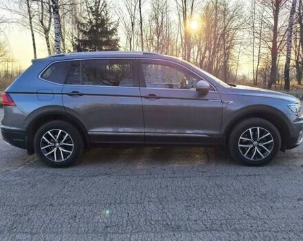 Серый Фольксваген Tiguan Allspace, объемом двигателя 2 л и пробегом 260 тыс. км за 25999 $, фото 5 на Automoto.ua