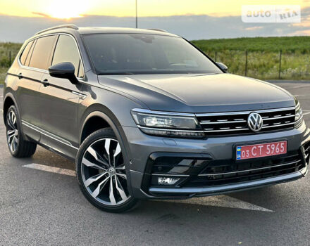 Серый Фольксваген Tiguan Allspace, объемом двигателя 2 л и пробегом 91 тыс. км за 36999 $, фото 17 на Automoto.ua