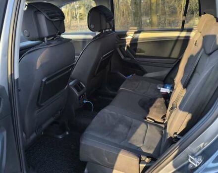 Серый Фольксваген Tiguan Allspace, объемом двигателя 2 л и пробегом 260 тыс. км за 25999 $, фото 3 на Automoto.ua