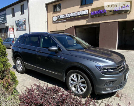 Серый Фольксваген Tiguan Allspace, объемом двигателя 2 л и пробегом 113 тыс. км за 28999 $, фото 3 на Automoto.ua