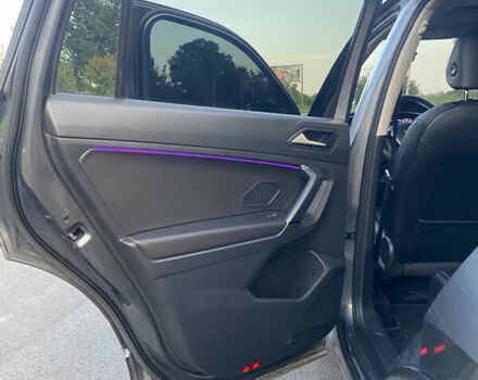 Сірий Фольксваген Tiguan Allspace, об'ємом двигуна 2 л та пробігом 64 тис. км за 22600 $, фото 18 на Automoto.ua