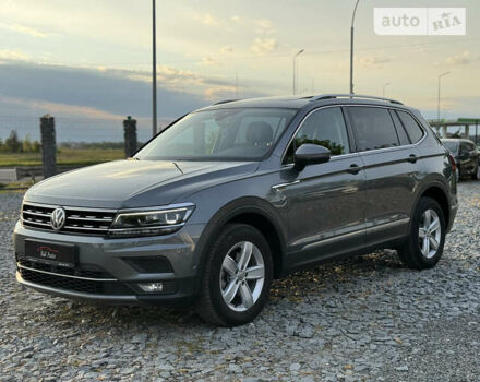 Серый Фольксваген Tiguan Allspace, объемом двигателя 2 л и пробегом 161 тыс. км за 27750 $, фото 5 на Automoto.ua