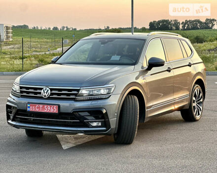 Серый Фольксваген Tiguan Allspace, объемом двигателя 2 л и пробегом 91 тыс. км за 36999 $, фото 16 на Automoto.ua