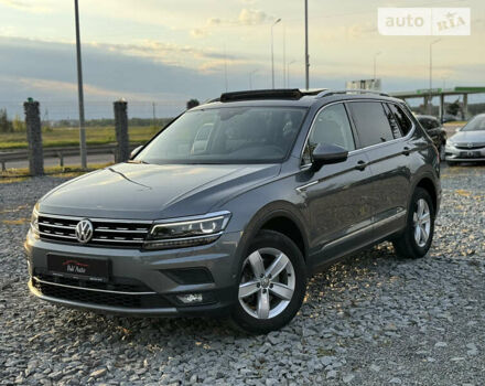 Серый Фольксваген Tiguan Allspace, объемом двигателя 2 л и пробегом 161 тыс. км за 27750 $, фото 3 на Automoto.ua