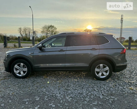 Серый Фольксваген Tiguan Allspace, объемом двигателя 2 л и пробегом 161 тыс. км за 27750 $, фото 6 на Automoto.ua