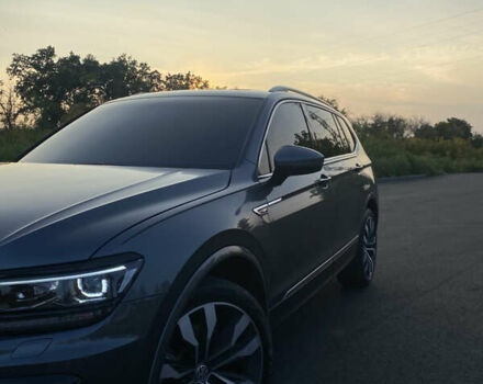 Сірий Фольксваген Tiguan Allspace, об'ємом двигуна 2 л та пробігом 64 тис. км за 22600 $, фото 5 на Automoto.ua