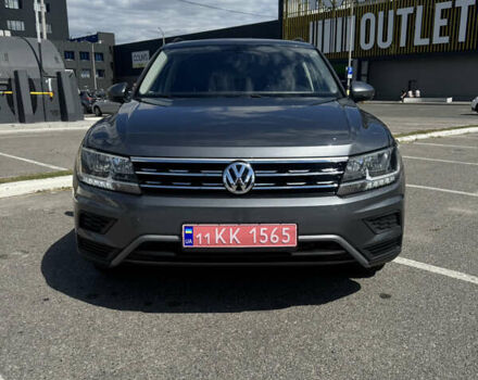 Серый Фольксваген Tiguan Allspace, объемом двигателя 2 л и пробегом 160 тыс. км за 17450 $, фото 2 на Automoto.ua