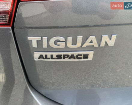 Серый Фольксваген Tiguan Allspace, объемом двигателя 2 л и пробегом 215 тыс. км за 27100 $, фото 5 на Automoto.ua