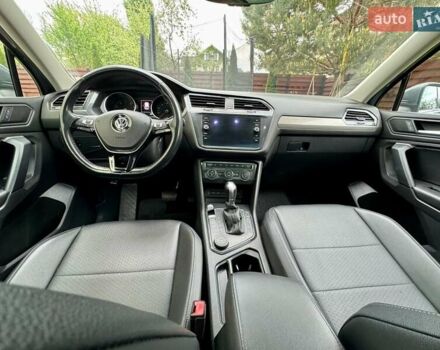 Сірий Фольксваген Tiguan Allspace, об'ємом двигуна 2 л та пробігом 112 тис. км за 22500 $, фото 8 на Automoto.ua