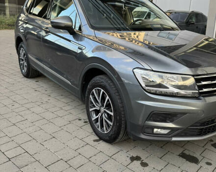 Сірий Фольксваген Tiguan Allspace, об'ємом двигуна 1.98 л та пробігом 237 тис. км за 27500 $, фото 2 на Automoto.ua