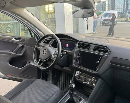 Сірий Фольксваген Tiguan Allspace, об'ємом двигуна 1.98 л та пробігом 237 тис. км за 27500 $, фото 49 на Automoto.ua