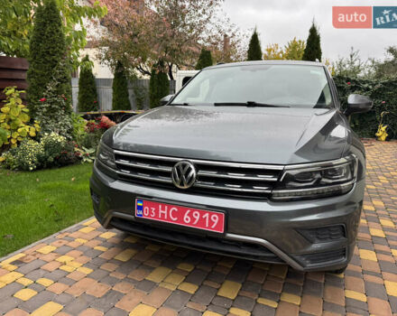 Сірий Фольксваген Tiguan Allspace, об'ємом двигуна 2 л та пробігом 112 тис. км за 22500 $, фото 3 на Automoto.ua