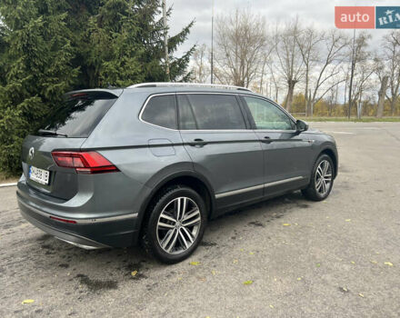 Серый Фольксваген Tiguan Allspace, объемом двигателя 2 л и пробегом 209 тыс. км за 27900 $, фото 4 на Automoto.ua