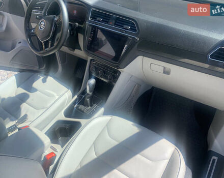 Серый Фольксваген Tiguan Allspace, объемом двигателя 2 л и пробегом 215 тыс. км за 27100 $, фото 25 на Automoto.ua