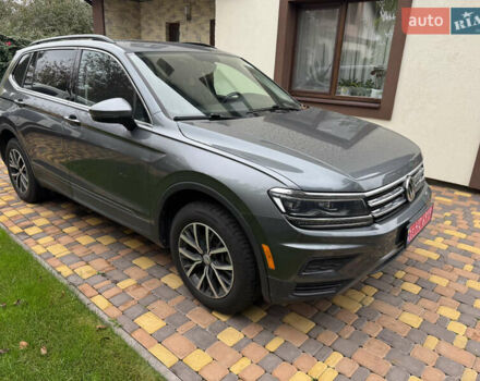 Сірий Фольксваген Tiguan Allspace, об'ємом двигуна 2 л та пробігом 112 тис. км за 22500 $, фото 4 на Automoto.ua