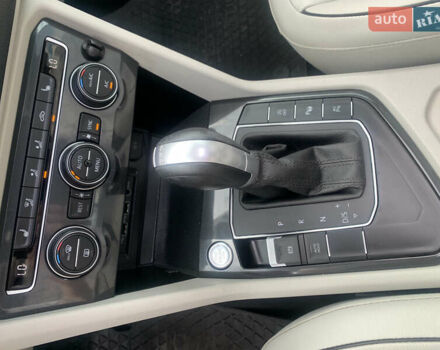 Серый Фольксваген Tiguan Allspace, объемом двигателя 2 л и пробегом 215 тыс. км за 27100 $, фото 12 на Automoto.ua