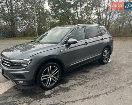 Серый Фольксваген Tiguan Allspace, объемом двигателя 2 л и пробегом 209 тыс. км за 27900 $, фото 11 на Automoto.ua