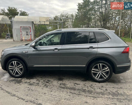 Серый Фольксваген Tiguan Allspace, объемом двигателя 2 л и пробегом 209 тыс. км за 27900 $, фото 10 на Automoto.ua