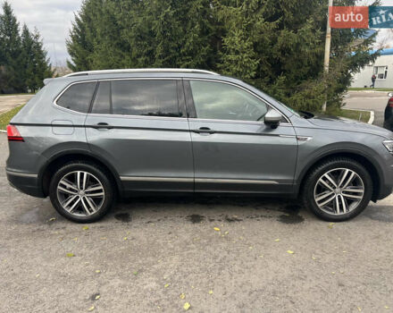 Серый Фольксваген Tiguan Allspace, объемом двигателя 2 л и пробегом 209 тыс. км за 27900 $, фото 17 на Automoto.ua