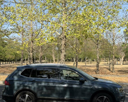 Серый Фольксваген Tiguan Allspace, объемом двигателя 2 л и пробегом 79 тыс. км за 23800 $, фото 24 на Automoto.ua