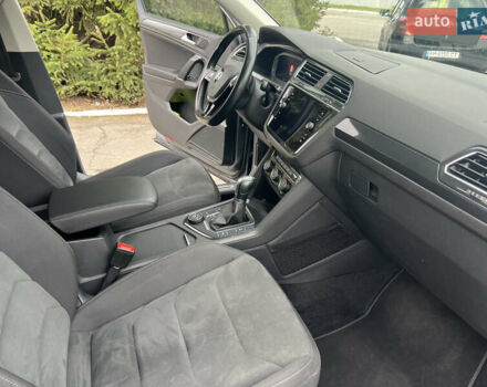 Серый Фольксваген Tiguan Allspace, объемом двигателя 2 л и пробегом 209 тыс. км за 27900 $, фото 25 на Automoto.ua