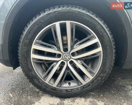 Серый Фольксваген Tiguan Allspace, объемом двигателя 2 л и пробегом 209 тыс. км за 27900 $, фото 16 на Automoto.ua