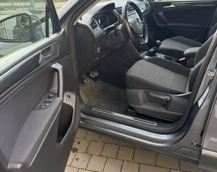 Сірий Фольксваген Tiguan Allspace, об'ємом двигуна 1.98 л та пробігом 237 тис. км за 27500 $, фото 32 на Automoto.ua