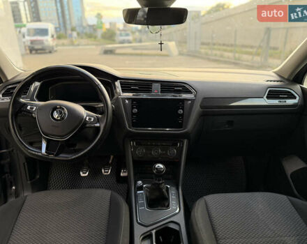 Сірий Фольксваген Tiguan Allspace, об'ємом двигуна 1.98 л та пробігом 237 тис. км за 27500 $, фото 23 на Automoto.ua