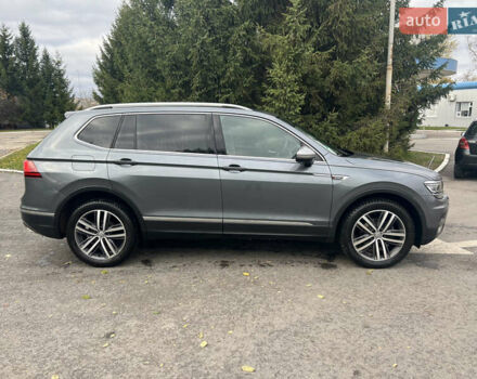 Серый Фольксваген Tiguan Allspace, объемом двигателя 2 л и пробегом 209 тыс. км за 27900 $, фото 3 на Automoto.ua