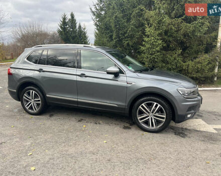 Серый Фольксваген Tiguan Allspace, объемом двигателя 2 л и пробегом 209 тыс. км за 27900 $, фото 2 на Automoto.ua