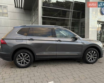 Сірий Фольксваген Tiguan Allspace, об'ємом двигуна 1.98 л та пробігом 237 тис. км за 27500 $, фото 25 на Automoto.ua