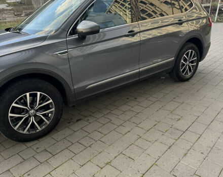 Сірий Фольксваген Tiguan Allspace, об'ємом двигуна 1.98 л та пробігом 237 тис. км за 27500 $, фото 6 на Automoto.ua