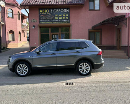 Сірий Фольксваген Tiguan Allspace, об'ємом двигуна 2 л та пробігом 149 тис. км за 31900 $, фото 9 на Automoto.ua