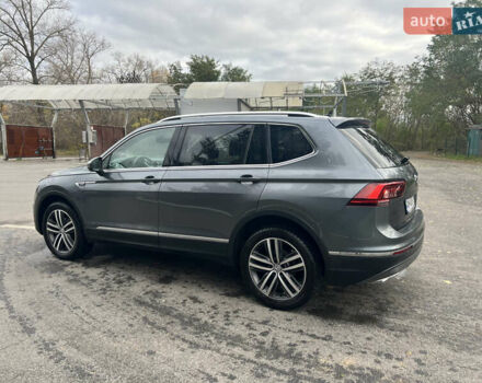Серый Фольксваген Tiguan Allspace, объемом двигателя 2 л и пробегом 209 тыс. км за 27900 $, фото 9 на Automoto.ua