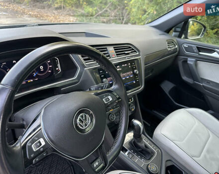Фольксваген Tiguan Allspace 2020 в Кривом Роге на Automoto.ua Серый Фольксваген Tiguan Allspace, объемом двигателя 2 л и пробегом 86 тыс. км за 26500 $, фото 18 на Automoto.ua