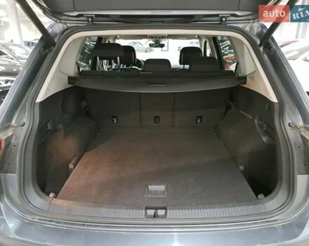 Серый Фольксваген Tiguan Allspace, объемом двигателя 2 л и пробегом 140 тыс. км за 13300 $, фото 2 на Automoto.ua