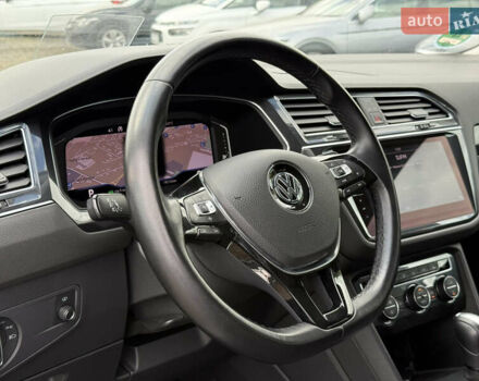 Серый Фольксваген Tiguan Allspace, объемом двигателя 2 л и пробегом 192 тыс. км за 29874 $, фото 28 на Automoto.ua