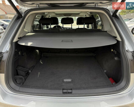 Серый Фольксваген Tiguan Allspace, объемом двигателя 2 л и пробегом 192 тыс. км за 29874 $, фото 41 на Automoto.ua