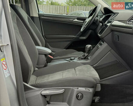 Серый Фольксваген Tiguan Allspace, объемом двигателя 2 л и пробегом 192 тыс. км за 29874 $, фото 50 на Automoto.ua