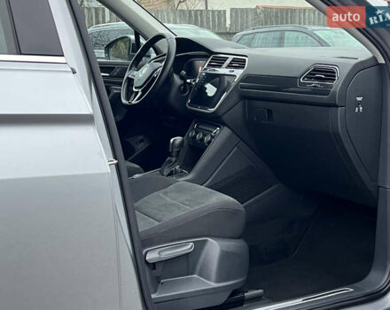 Сірий Фольксваген Tiguan Allspace, об'ємом двигуна 2 л та пробігом 204 тис. км за 29070 $, фото 47 на Automoto.ua