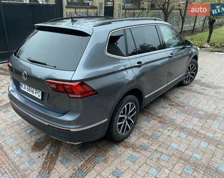 Серый Фольксваген Tiguan Allspace, объемом двигателя 2 л и пробегом 33 тыс. км за 23200 $, фото 3 на Automoto.ua