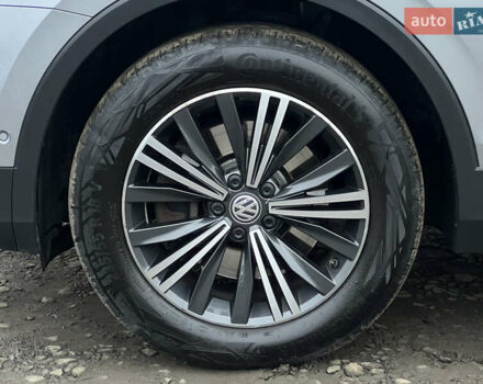 Сірий Фольксваген Tiguan Allspace, об'ємом двигуна 2 л та пробігом 204 тис. км за 29070 $, фото 21 на Automoto.ua
