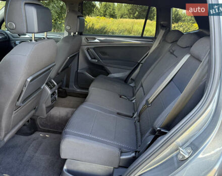 Сірий Фольксваген Tiguan Allspace, об'ємом двигуна 2 л та пробігом 189 тис. км за 27950 $, фото 61 на Automoto.ua