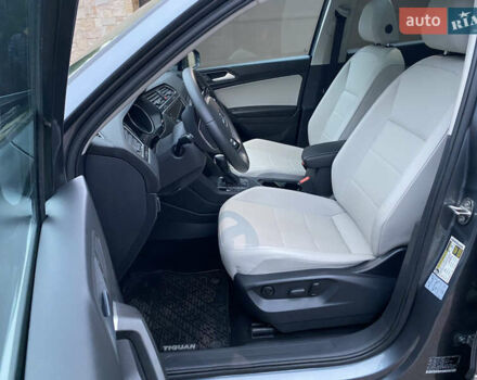 Серый Фольксваген Tiguan Allspace, объемом двигателя 2 л и пробегом 33 тыс. км за 23200 $, фото 11 на Automoto.ua