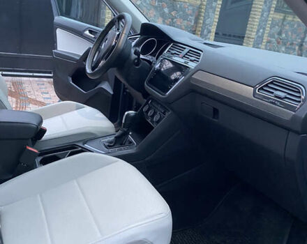 Серый Фольксваген Tiguan Allspace, объемом двигателя 2 л и пробегом 33 тыс. км за 23200 $, фото 16 на Automoto.ua