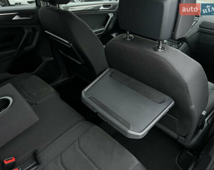 Сірий Фольксваген Tiguan Allspace, об'ємом двигуна 2 л та пробігом 204 тис. км за 29070 $, фото 45 на Automoto.ua