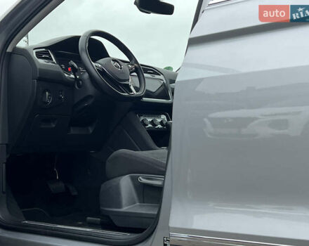 Сірий Фольксваген Tiguan Allspace, об'ємом двигуна 2 л та пробігом 204 тис. км за 29070 $, фото 28 на Automoto.ua
